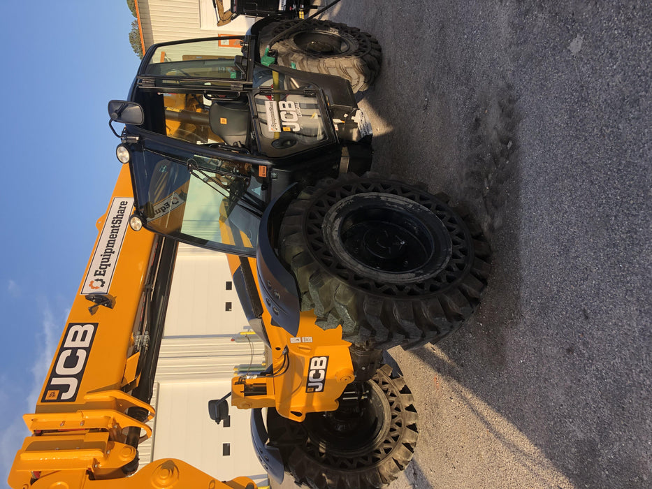 2020 JCB 509-42 Cab/Heat/Air, Solid Tires, Work Lights, Beacon, Aux Hydraulics, Back up Alarm, Lifting Eye, ES Decals