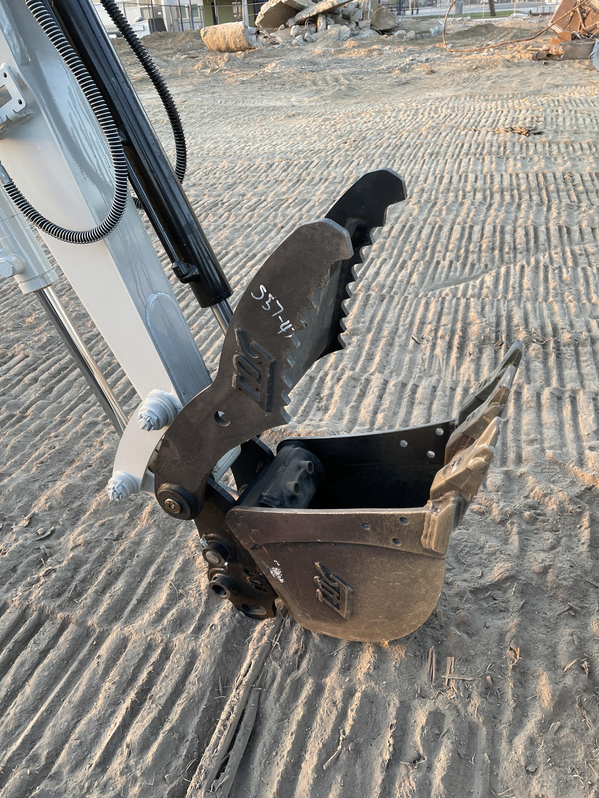 2022 TAKEUCHI TB235-2R