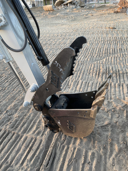 2022 TAKEUCHI TB235-2R