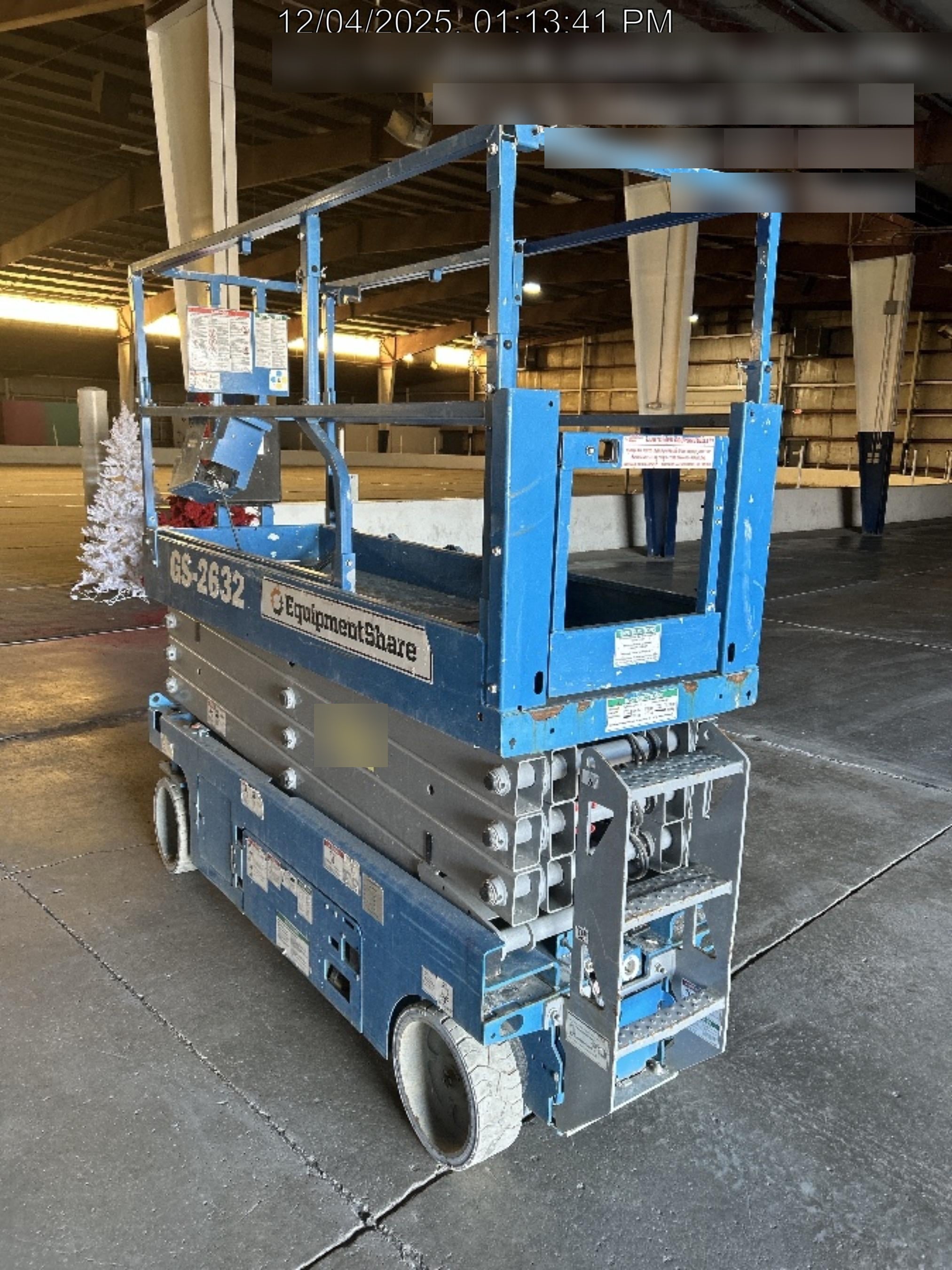 2019 Genie GS-2632 Folding rails with half height swing gate