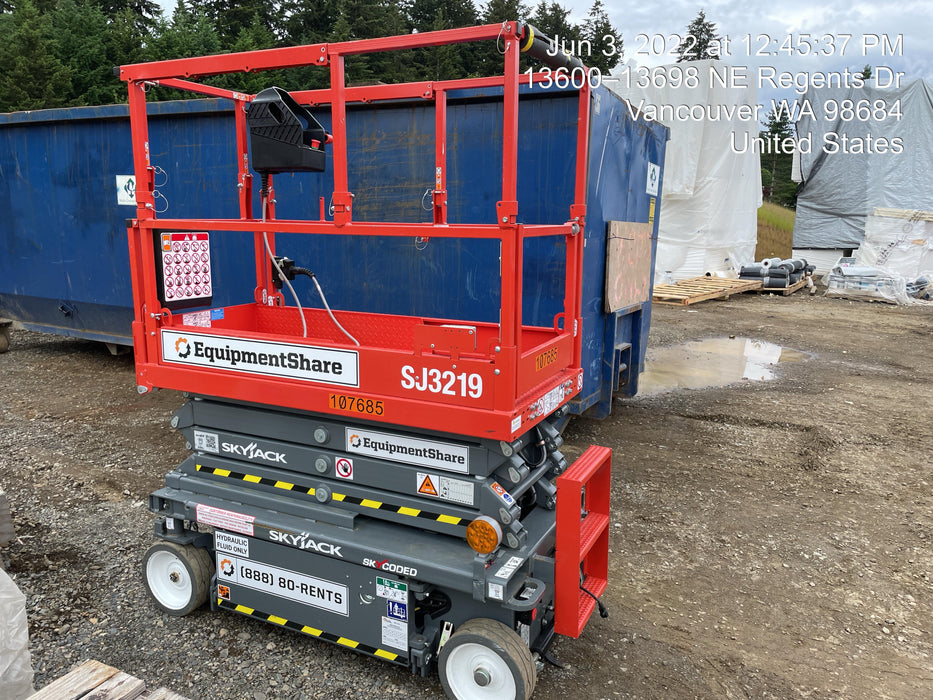 2020 Skyjack SJIII-3219 Solid NM Tires, Half height spring hinged entry gate, Dual Beacons, 800W Inverter