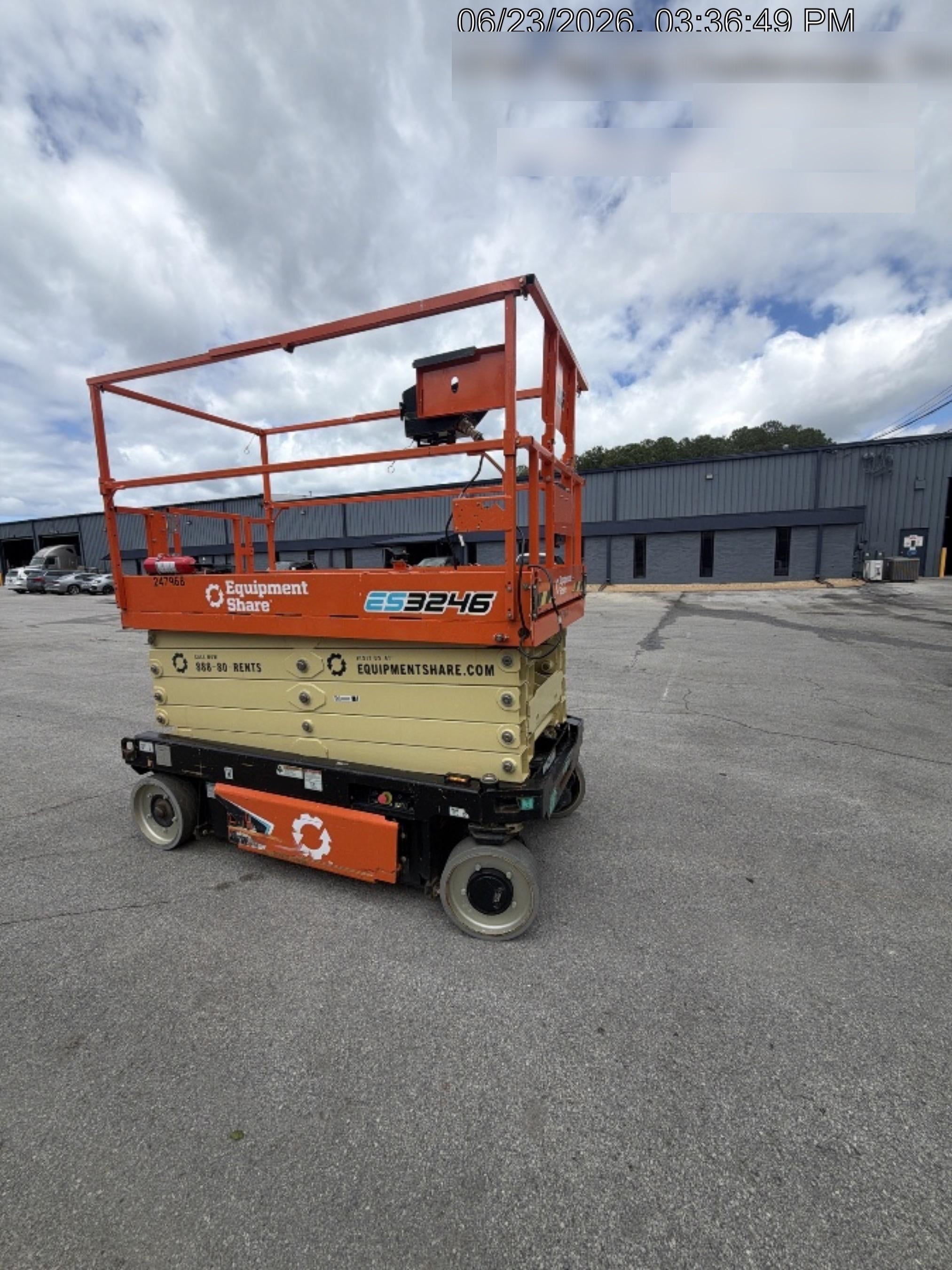 2022 JLG ES3246