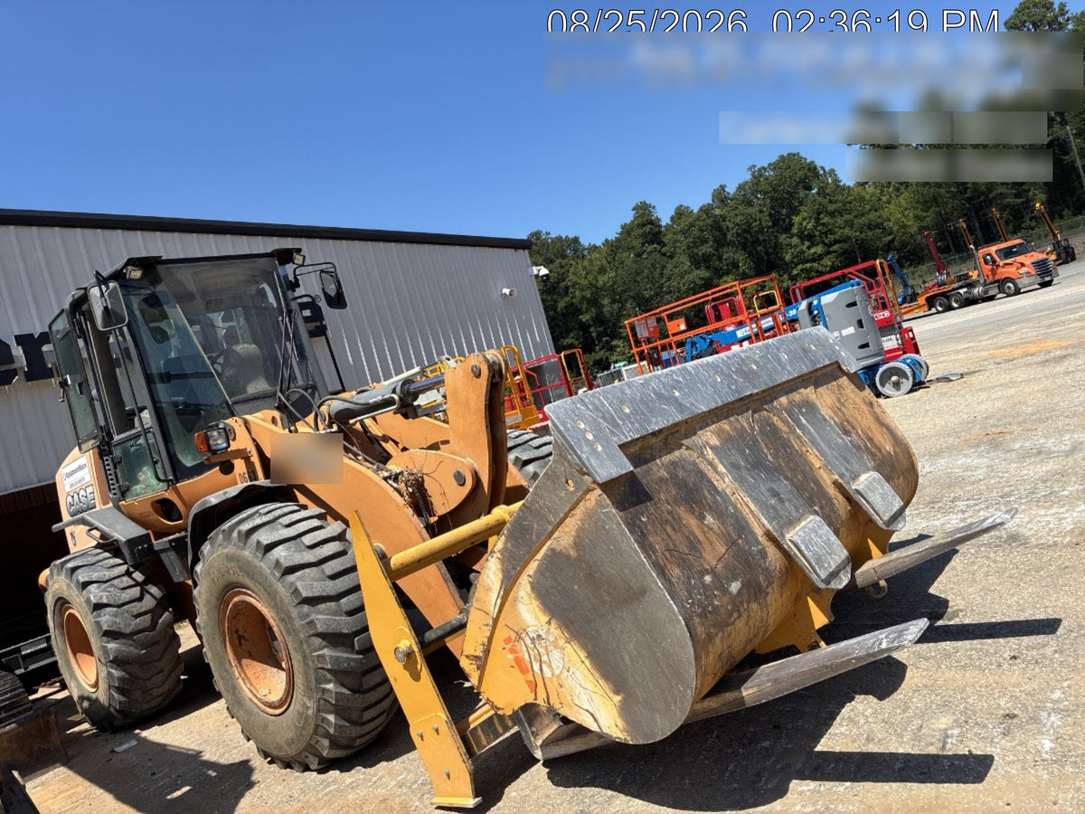2016 Case 621F CLOSED CAB, JRB 416 STYLE HYD COUPLER