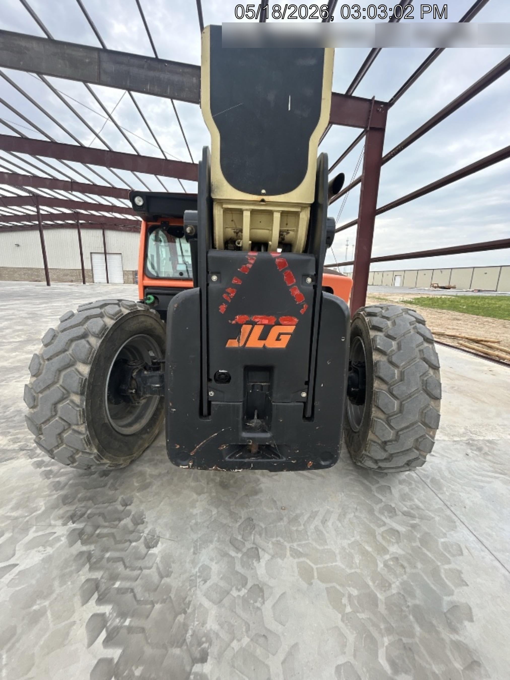 2016 JLG 1055