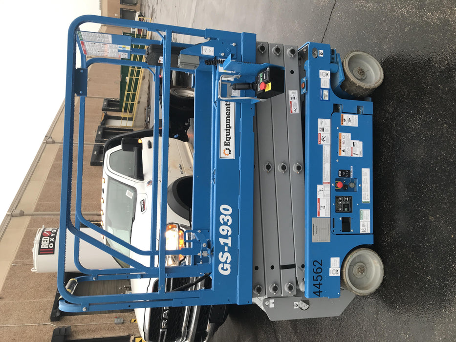 2019 Genie GS-1930 Fixed rails with chain Entry