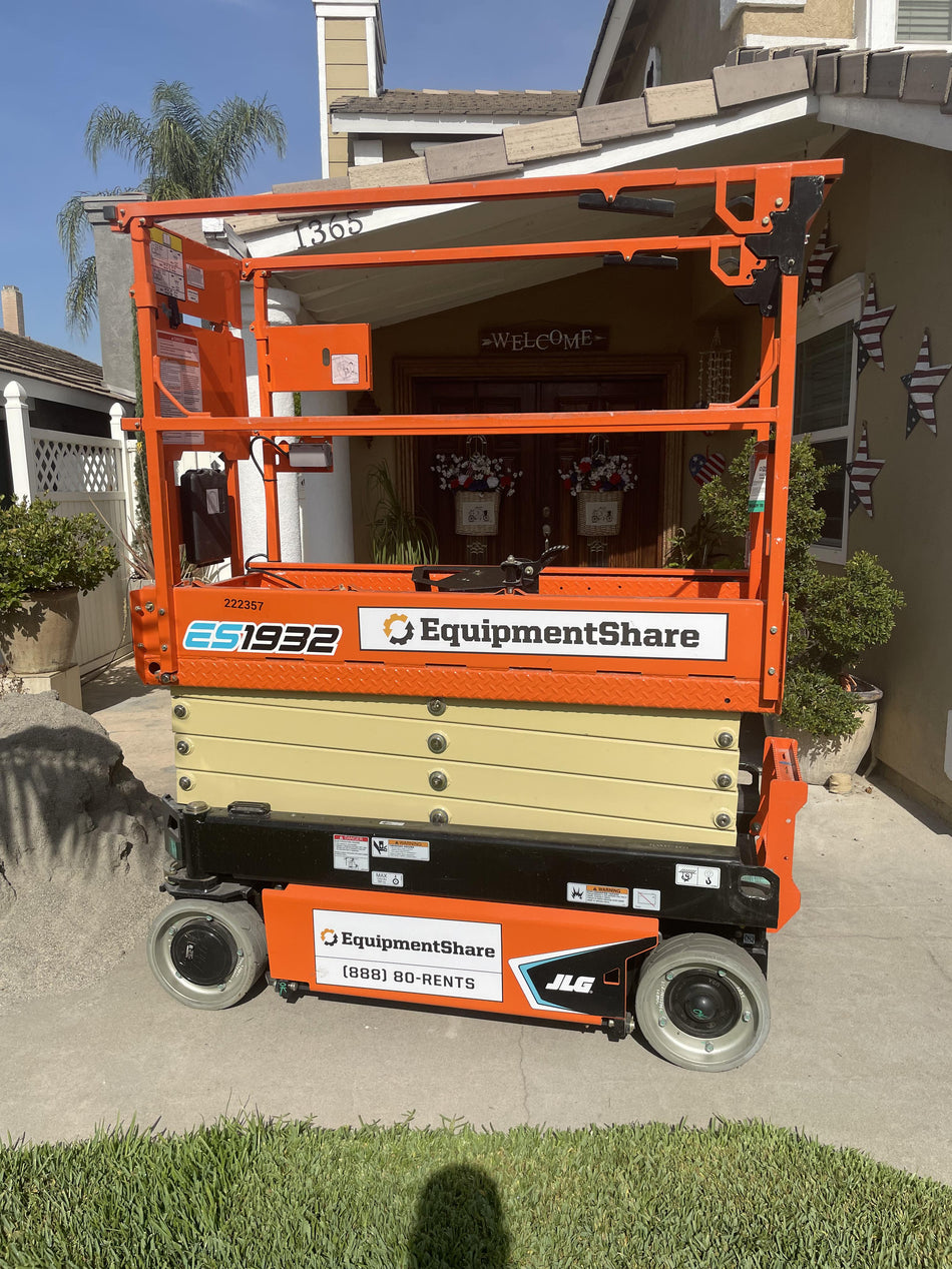 2022 JLG ES1932