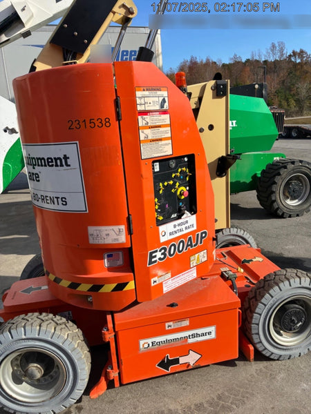 2022 JLG E300AJP