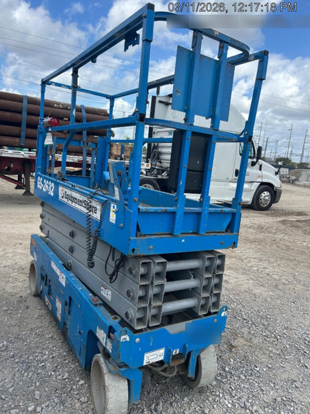 2019 Genie GS-2632 Folding rails with half height swing gate