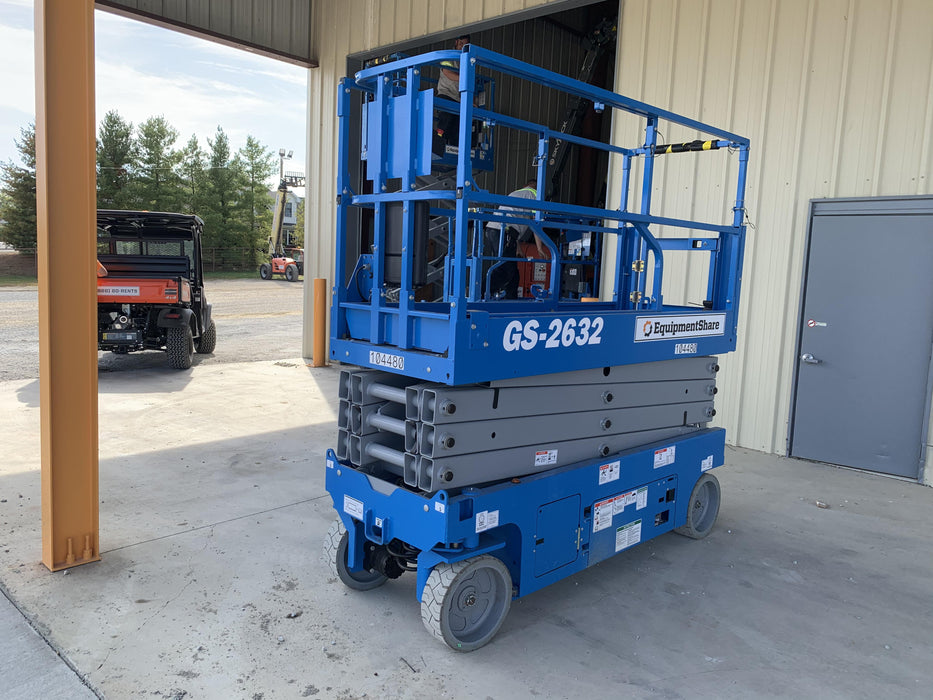 2020 Genie GS-2632 Solid NM Tires, Folding Rails with Half-Height Swing Gate, Beacon