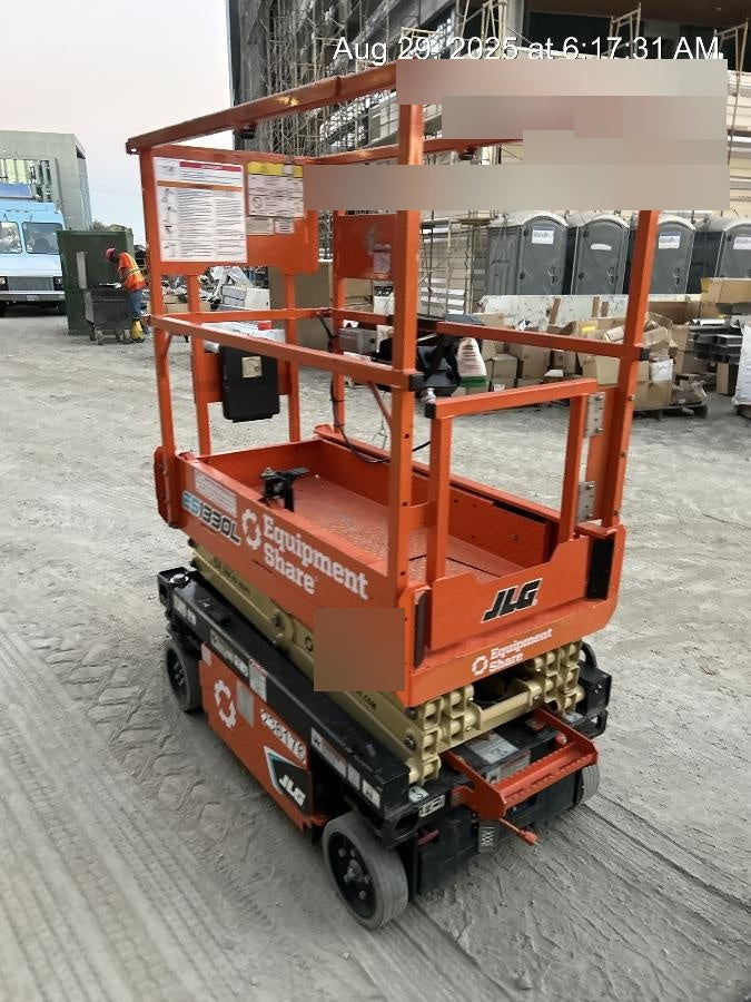 2022 JLG ES1330L
