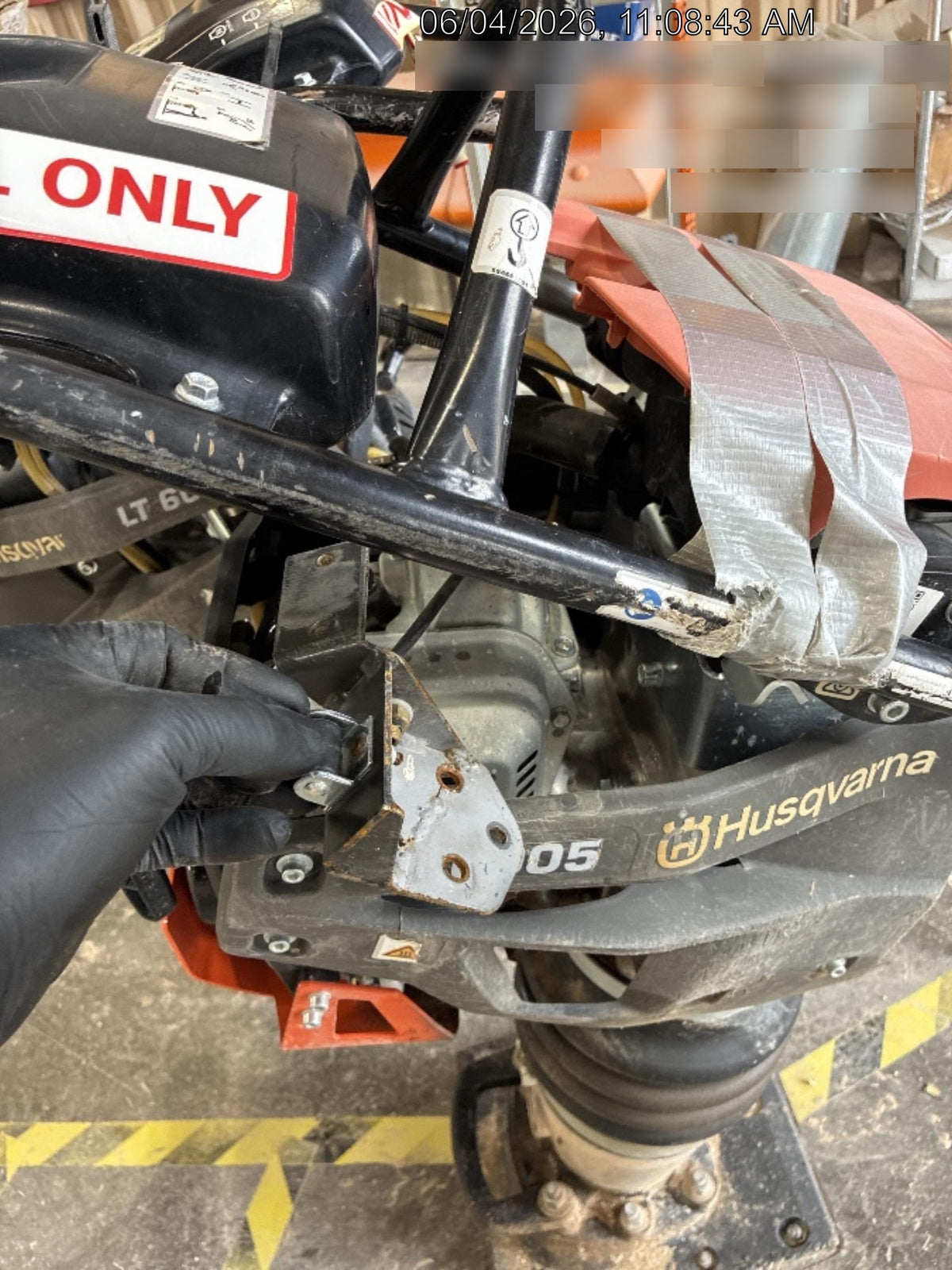 2025 HUSQVARNA LT6005