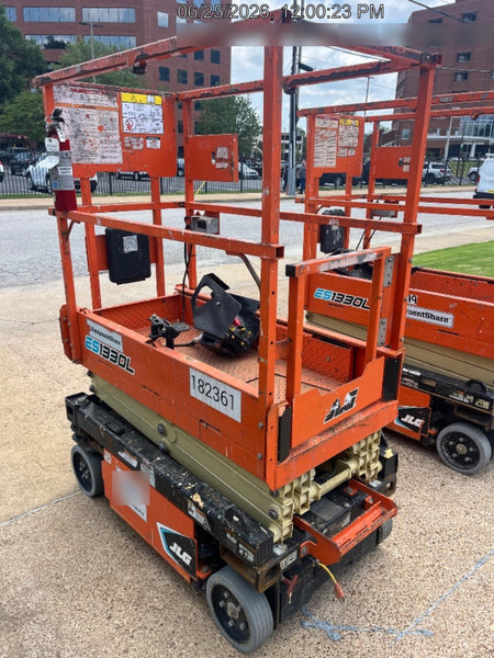 2021 JLG ES1330L