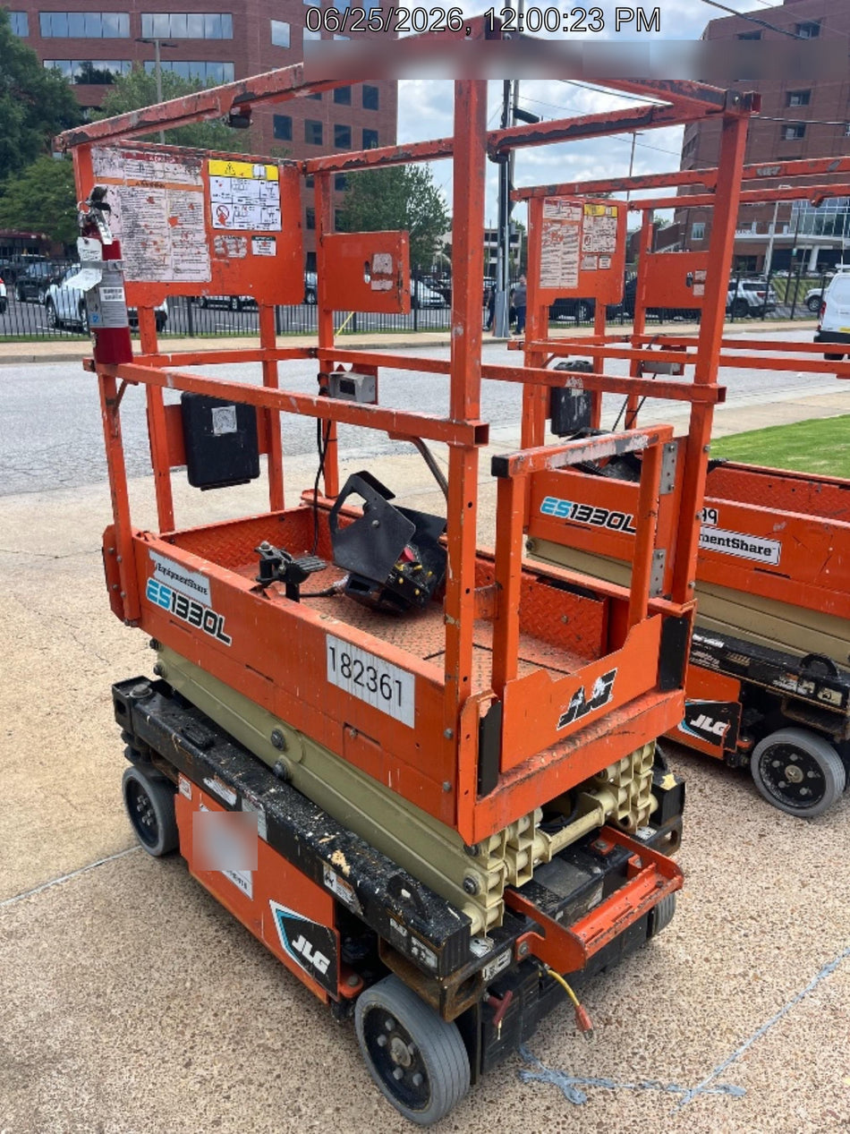 2021 JLG ES1330L