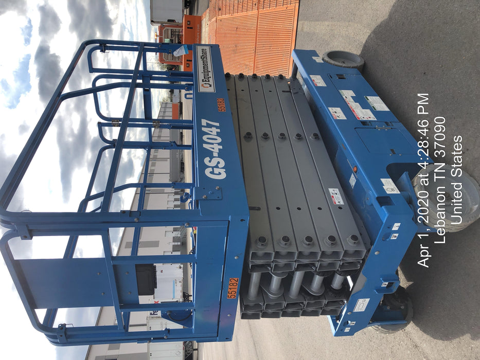 2019 Genie GS-4047 Folding rails with half height swing gate