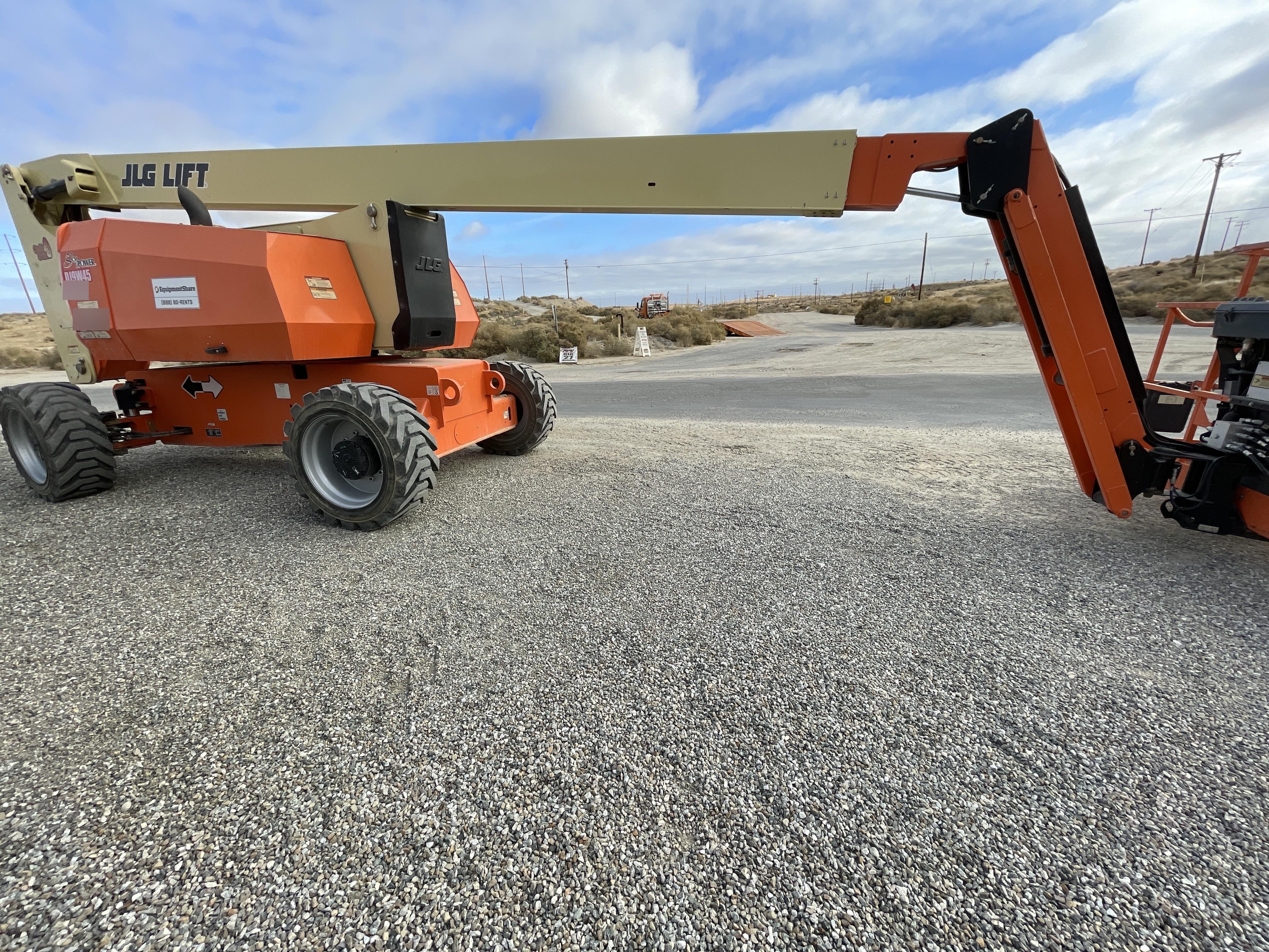 2020 JLG 800AJ