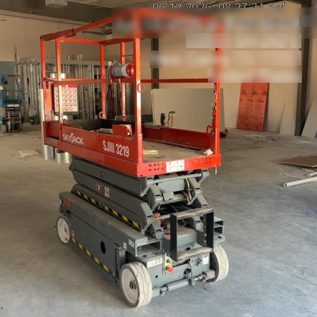 2018 Skyjack SJIII-3219 Skyjack SJIII3219 Scissor Lift w/Trojan Batteries