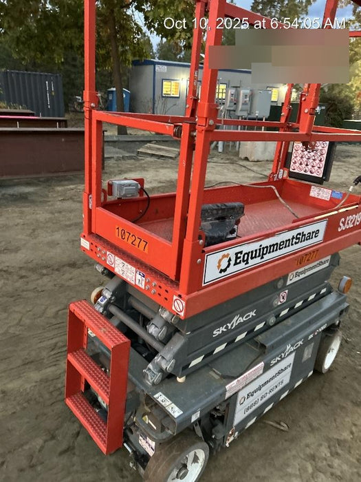 2020 Skyjack SJIII-3219 Solid NM Tires, Half height spring hinged entry gate, Dual Beacons, 800W Inverter