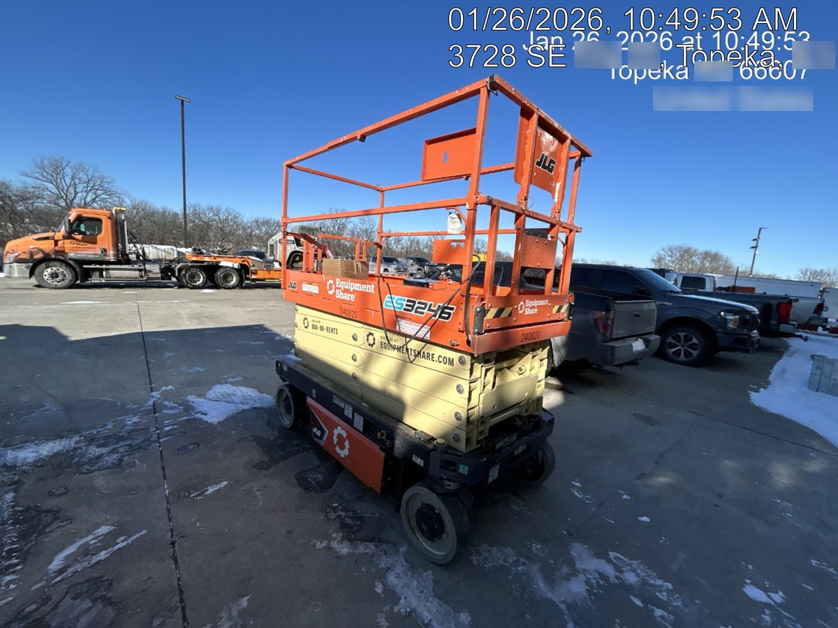 2022 JLG ES3246