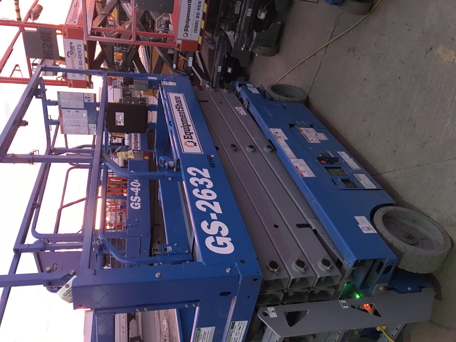 2019 Genie GS-2632 Folding rails with half height swing gate