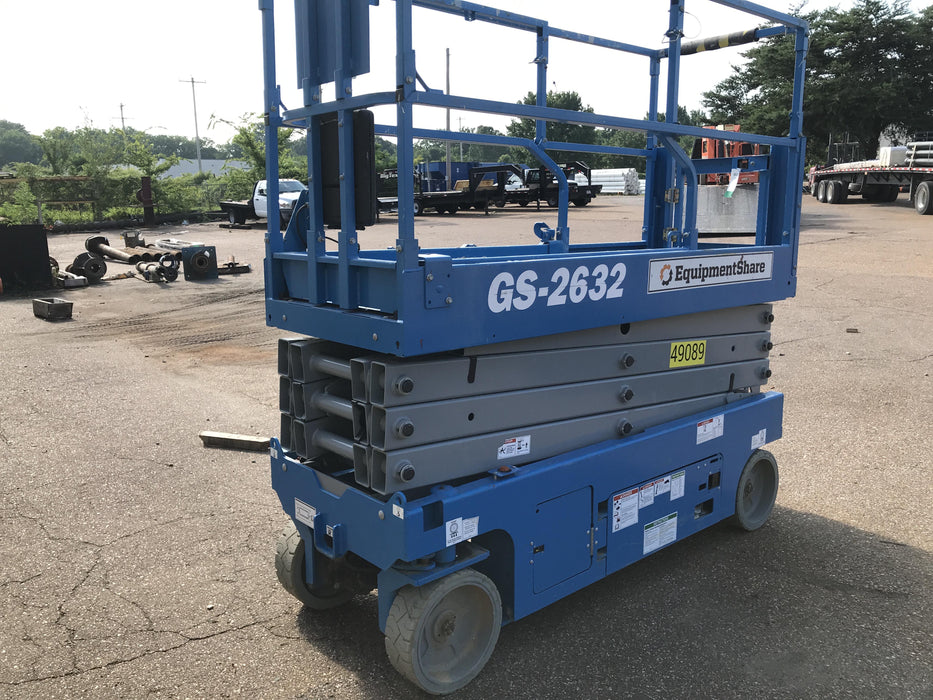 2019 Genie GS-2632 Folding rails with half height swing gate