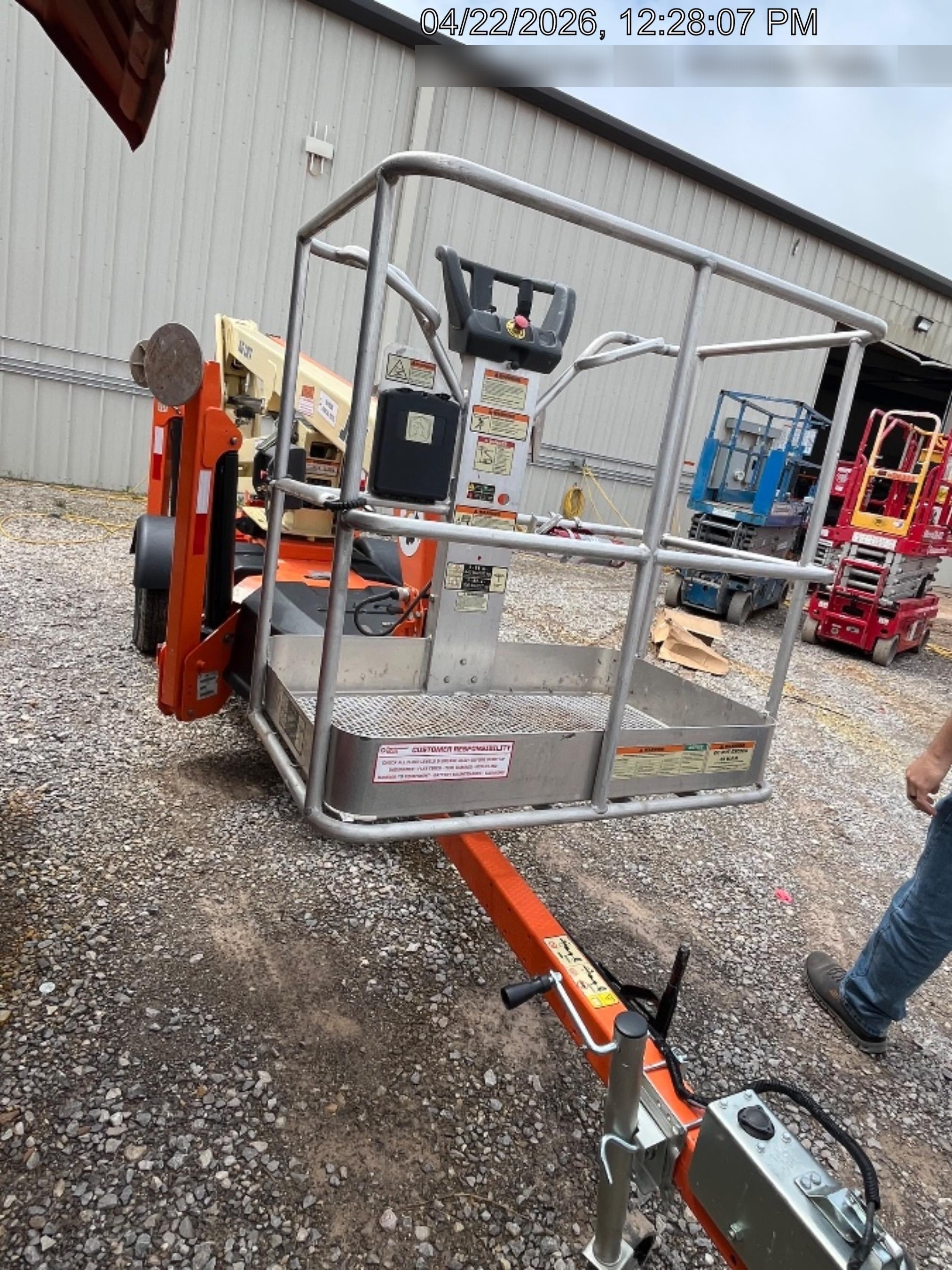 2023 JLG T350
