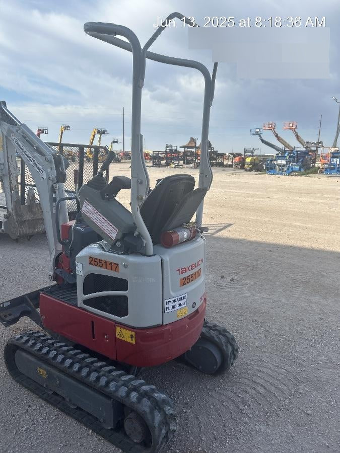 2022 TAKEUCHI TB210R