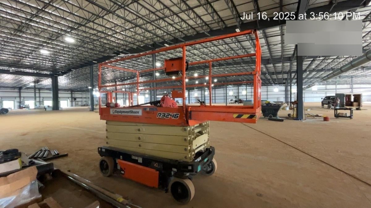 2022 JLG R3246