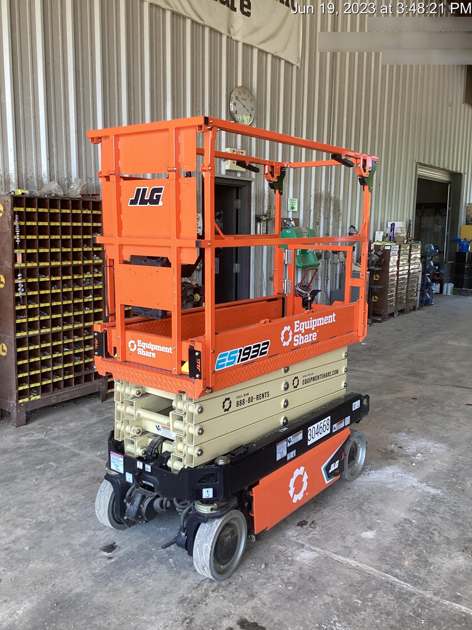2023 JLG ES1932