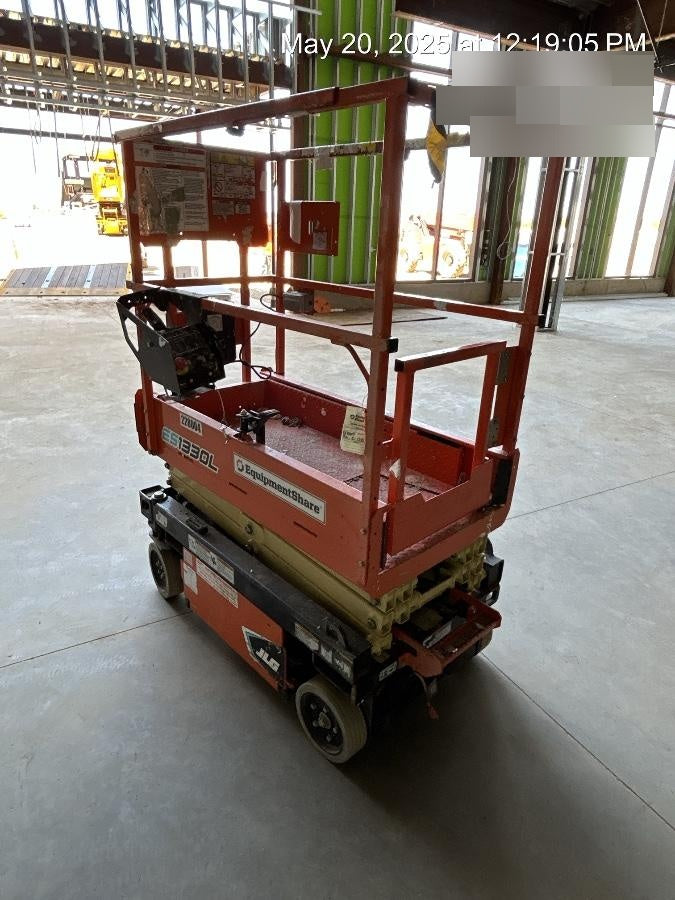 2022 JLG ES1330L