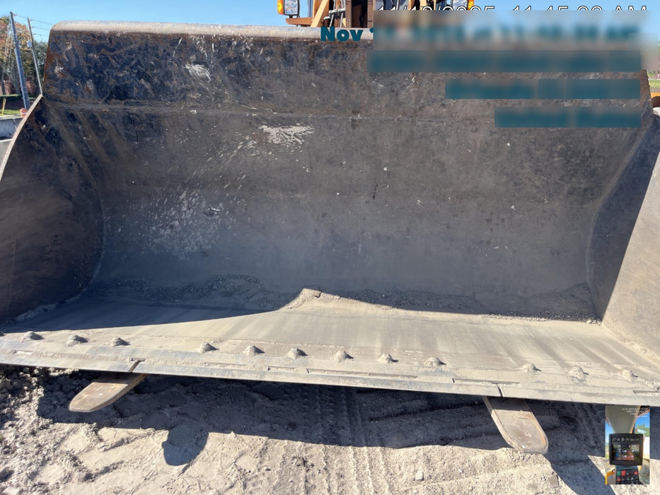 2016 Case 621F CLOSED CAB, JRB 416 STYLE HYD COUPLER