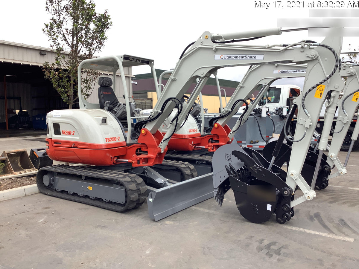 2021 TAKEUCHI TB250-2