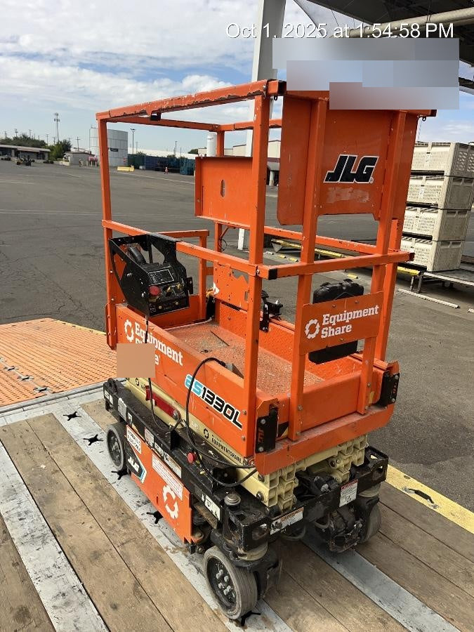 2022 JLG ES1330L