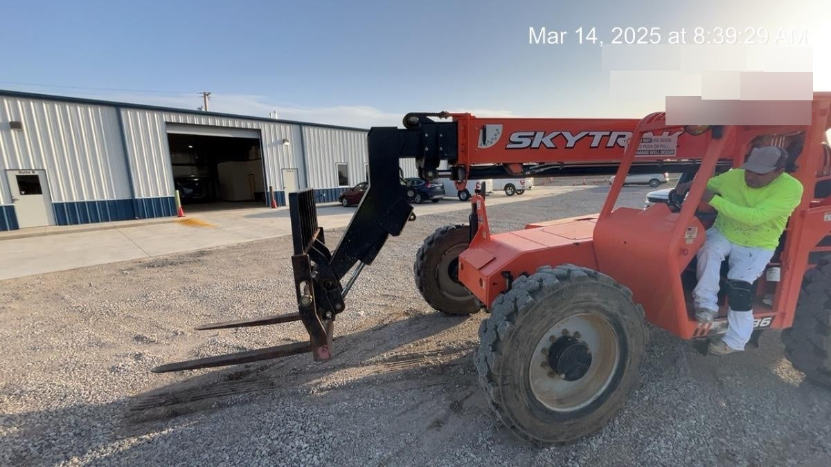 2019 Skytrak 6036 Canopy, Solid Tires, LED Work Lights, Beacon 50" Carriage, 48" Pallet Forks