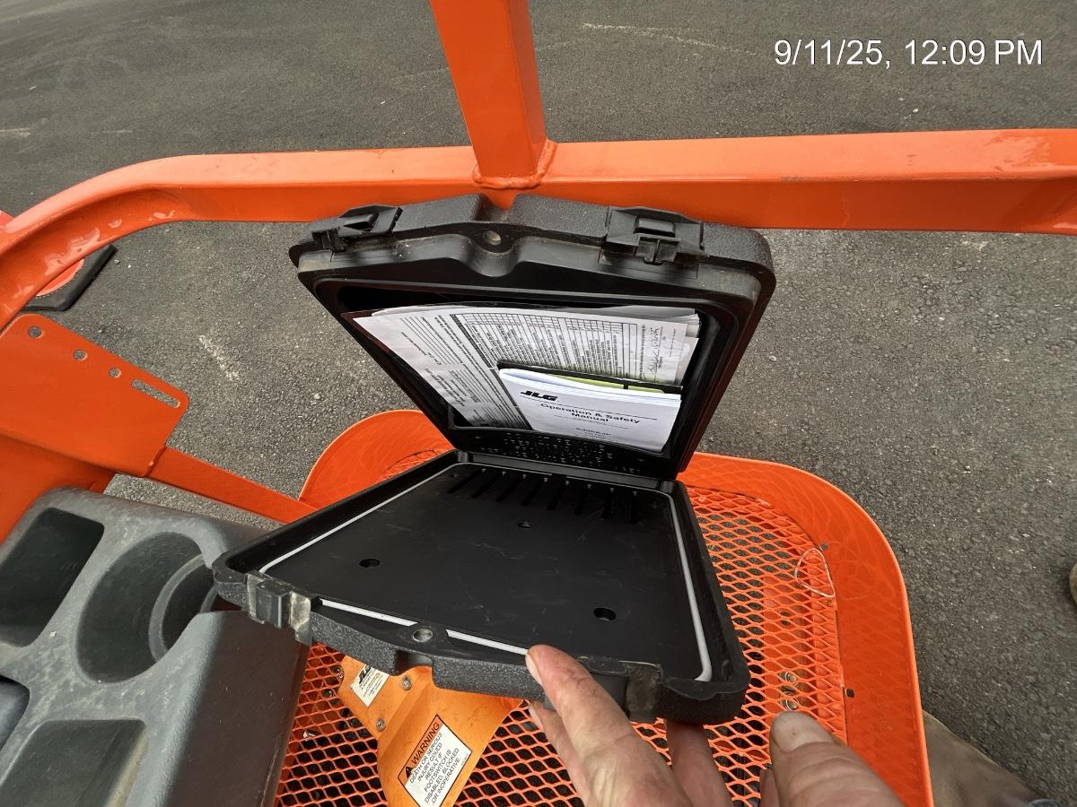 2025 JLG E300AJP