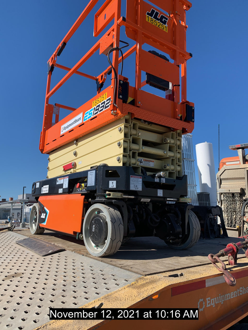 2021 JLG ES1932