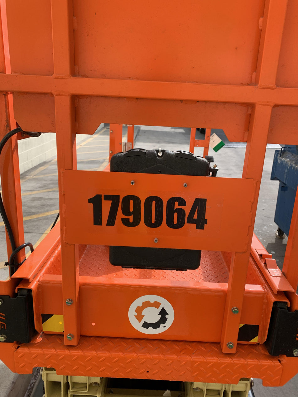 2021 JLG ES1932