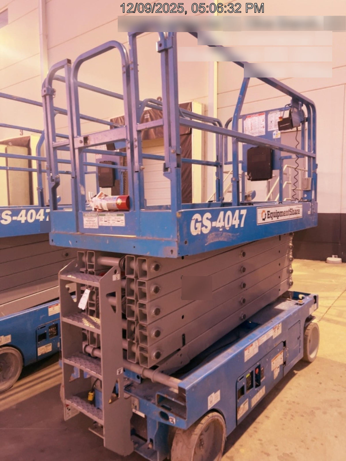 2019 Genie GS-4047 Folding rails with half height swing gate