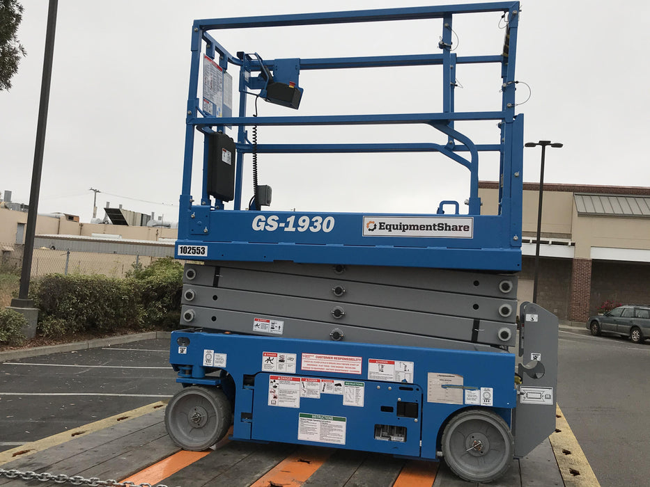 2020 Genie GS-1930 Solid Non Marking Tires, Beacon, Folding rails with half height swing gate, 800W Inverter