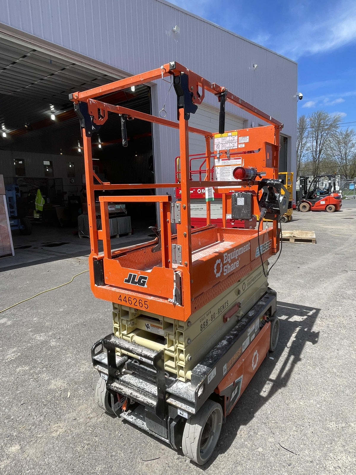 2024 JLG ES1932