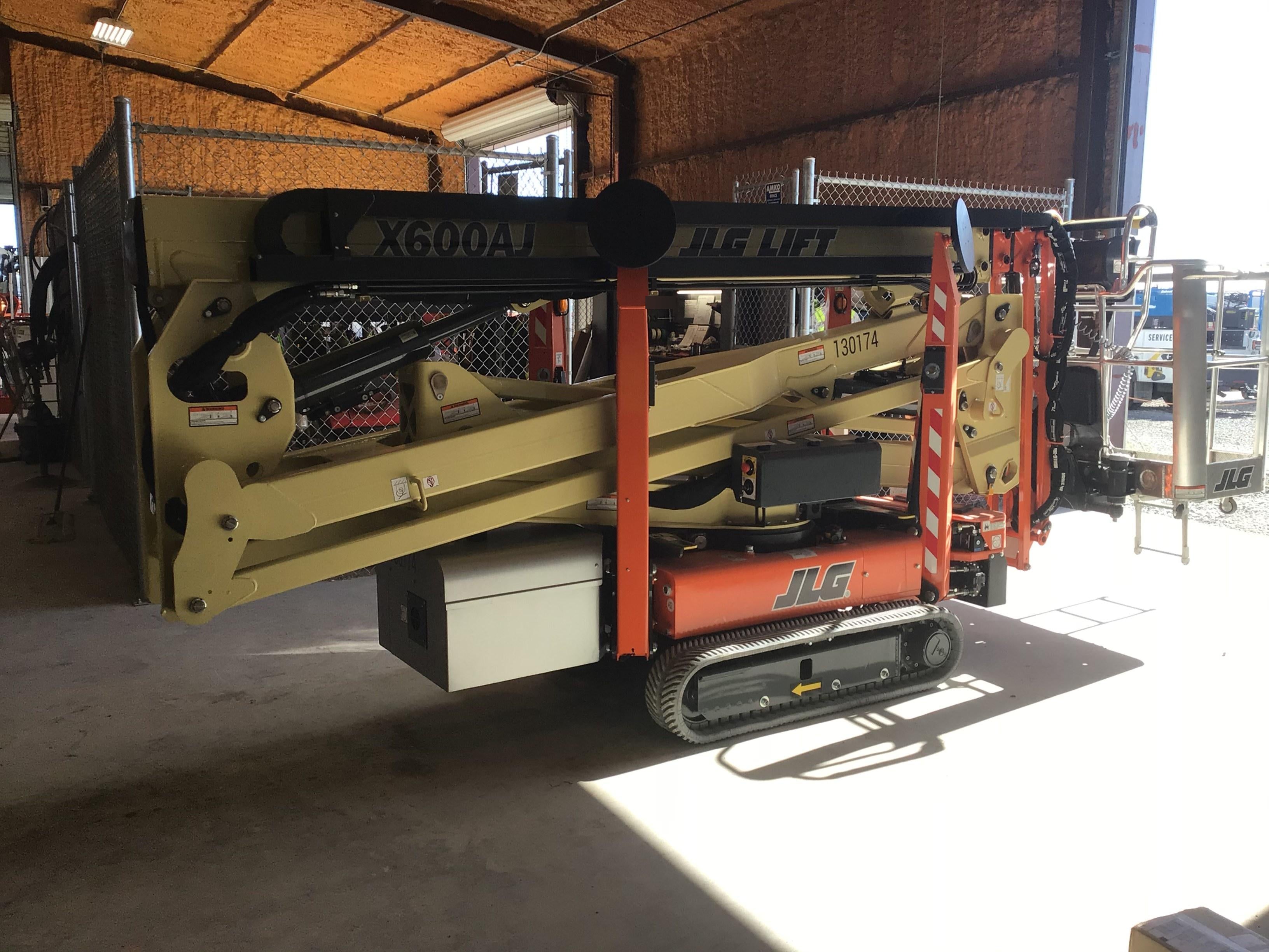 2021 JLG X600AJ