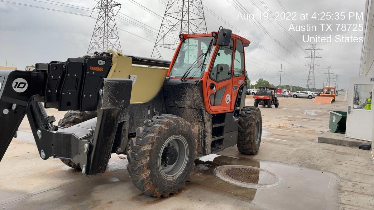 2022 JLG 1075