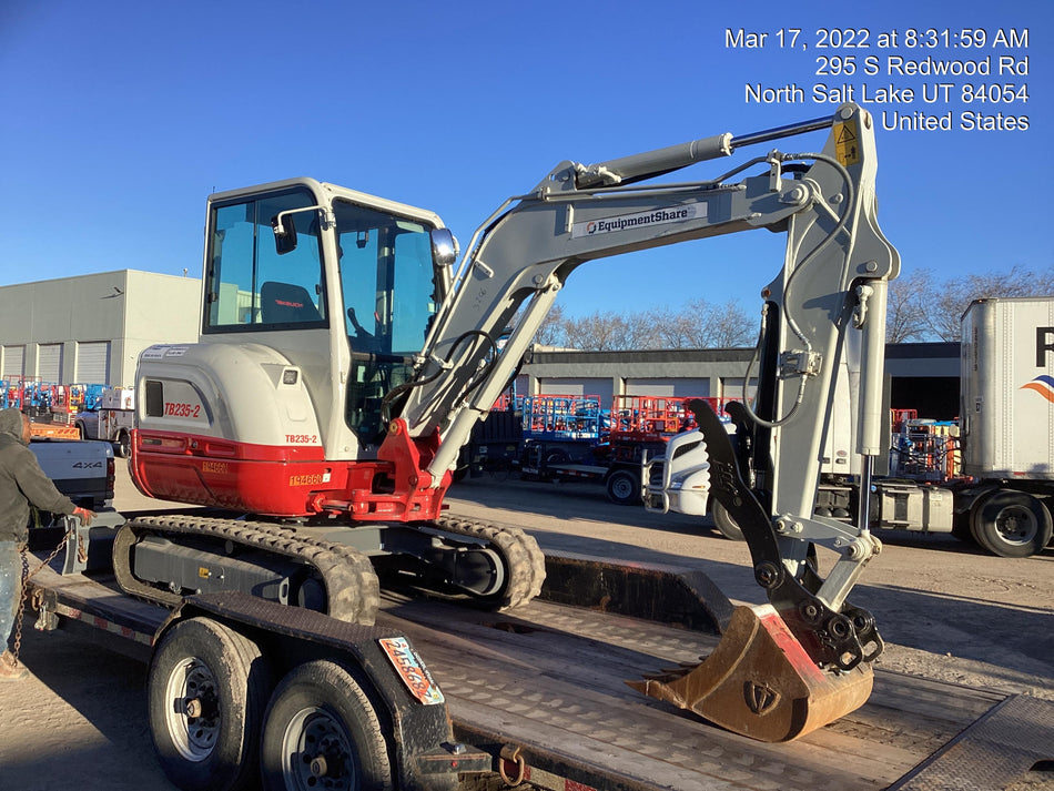 2021 TAKEUCHI TB235-2CR