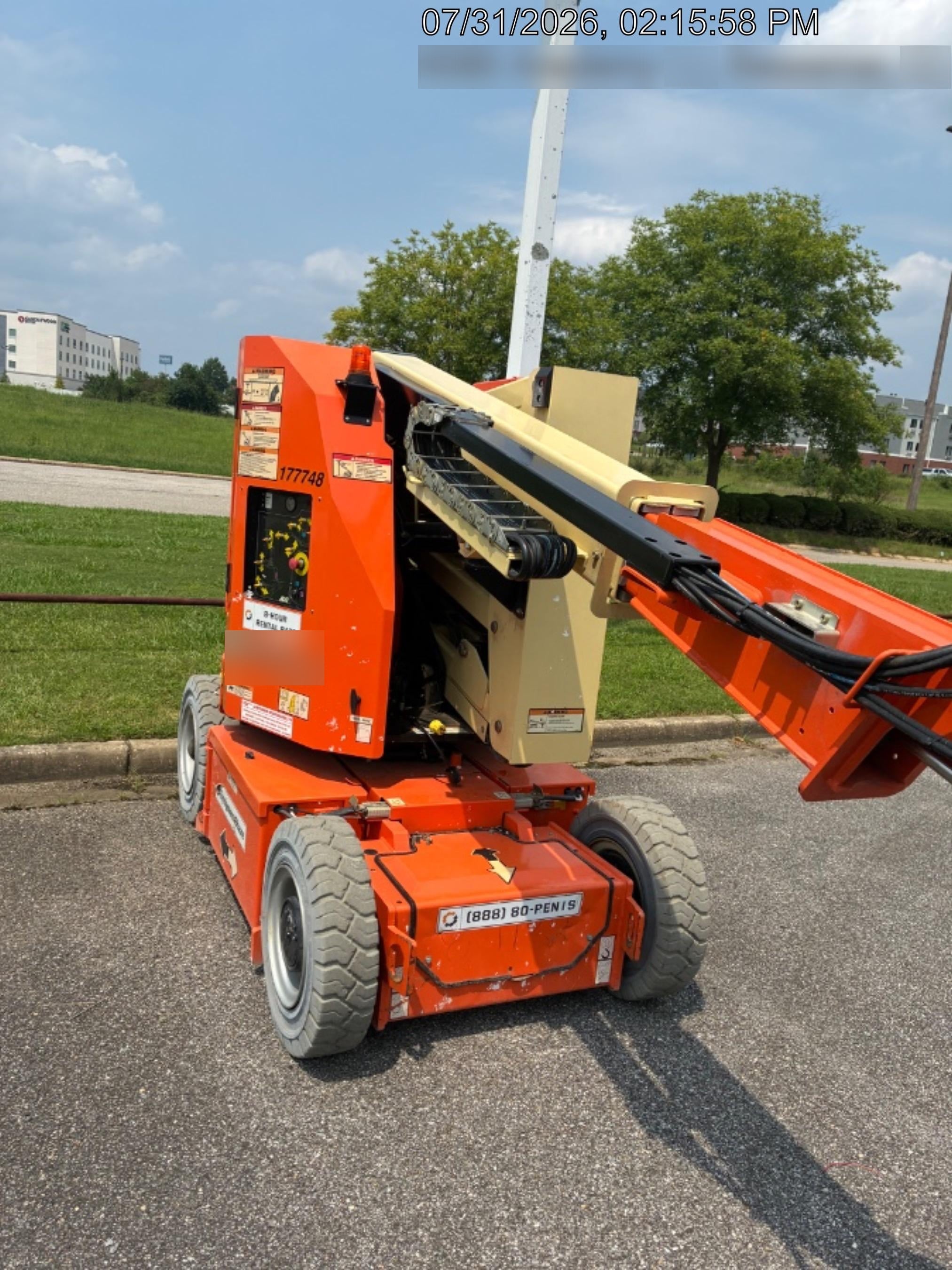 2021 JLG E300AJP
