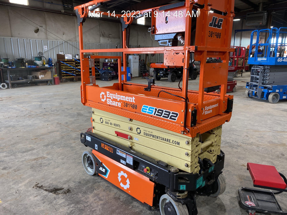 2023 JLG ES1932