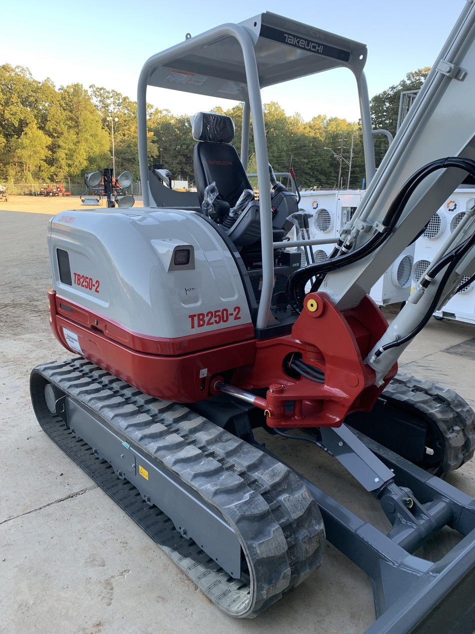 2022 TAKEUCHI TB250-2R