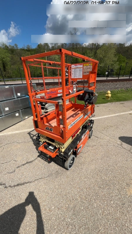 2022 JLG ES1330L