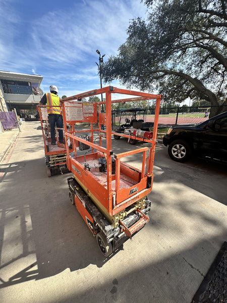 2021 JLG ES1330L