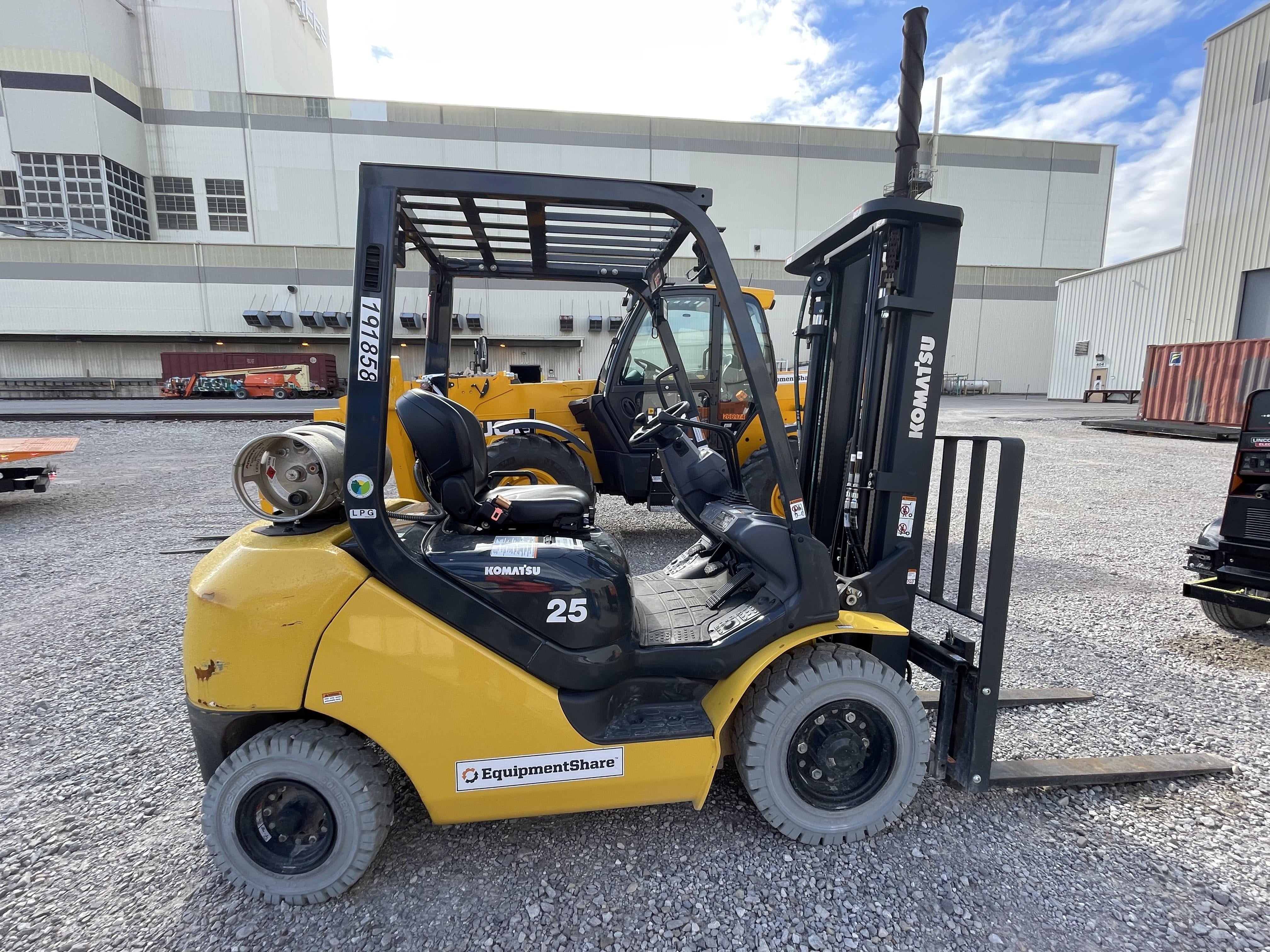 2021 KOMATSU FG25T-16
