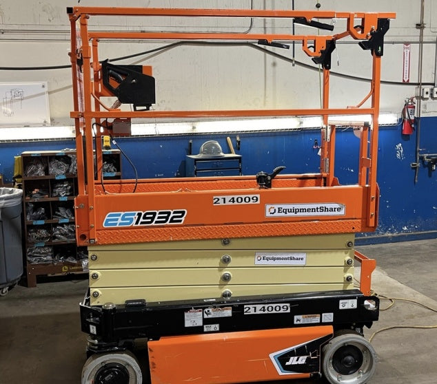 2022 JLG ES1932