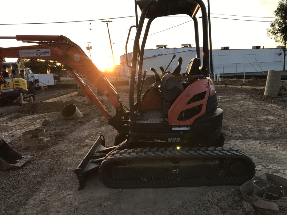 2019 Wacker Neuson EZ26 MX, Trk, Long, Canopy w/Manual Coupler, 3-40mm Pin Kits, 12"/18"/24" Pin on Buckets